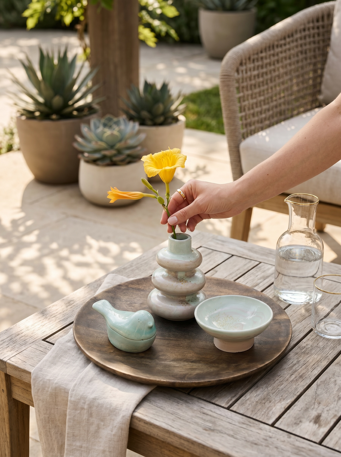 Minterra Collar Pedestal Dish