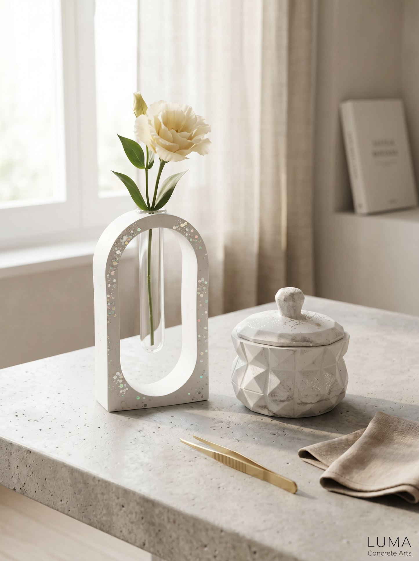 Dusty Salt Bud Vase Keyhole
