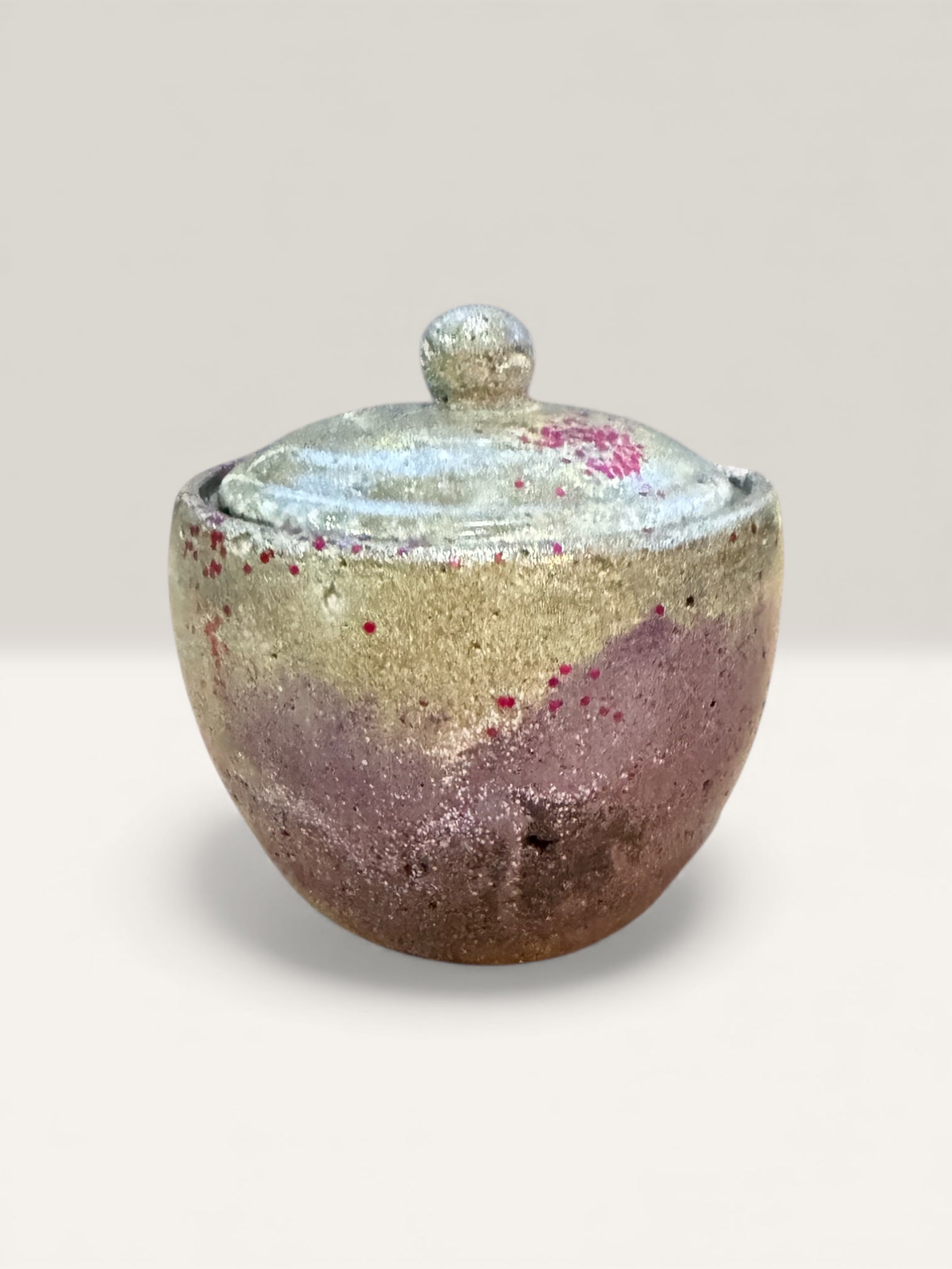 Concrete jar with lid for jewelry storage